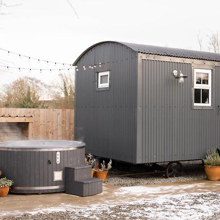 Barfield Shepherds Hut Magherafelt Exterior photo