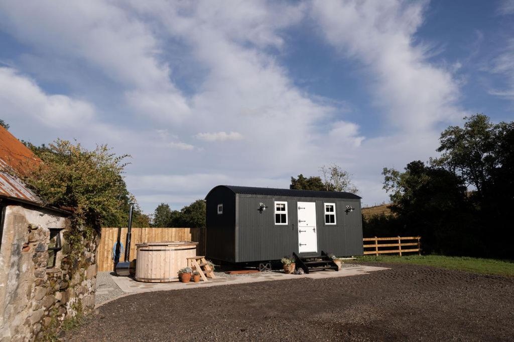 Barfield Shepherds Hut Magherafelt Exterior photo